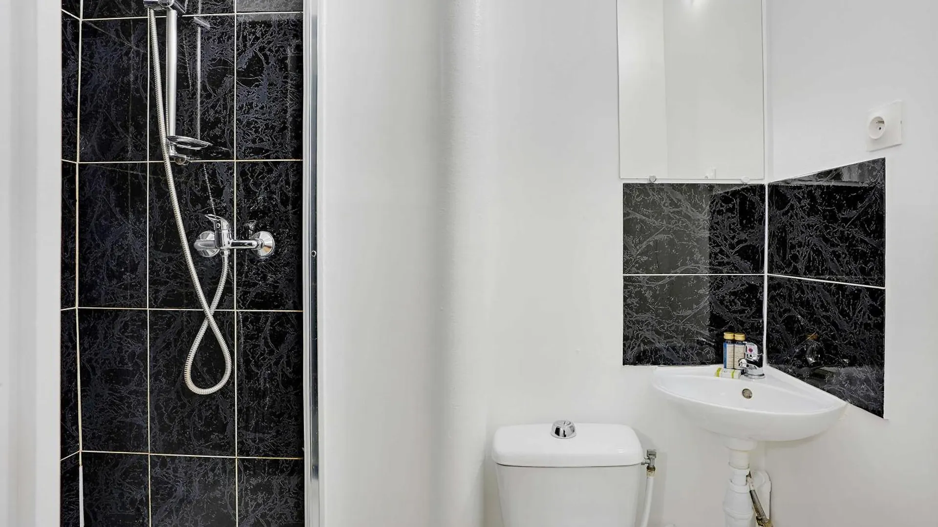 Souplex L 20 Minutes By Metro From Opera Garnier Apartment Paris France